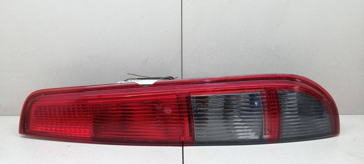 фонарь задний правый Ford Focus 2 поколение 2006, 1.6 л., i, HXDA, бензин, 5МКПП, серебристый, универсал, передний привод, 1499840 - фото №1