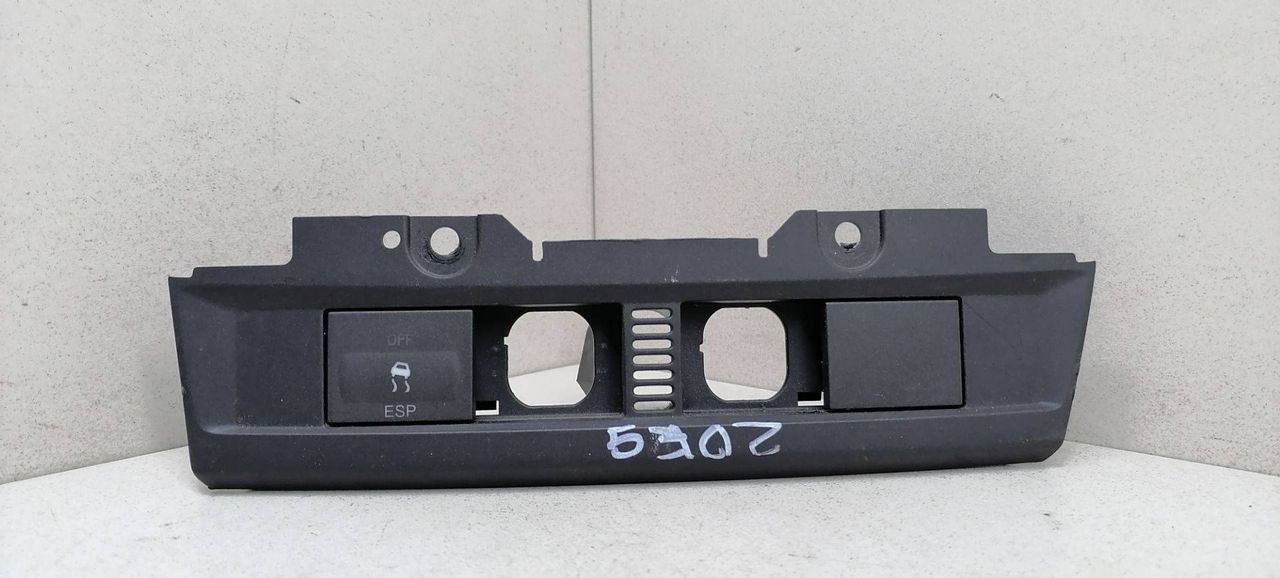 кнопка ASC / ESP Ford Focus 2 поколение 2006, 1.6 л., i, HXDA, бензин, 5МКПП, серебристый, универсал, передний привод, 3M5T-2C418-BE - фото №1