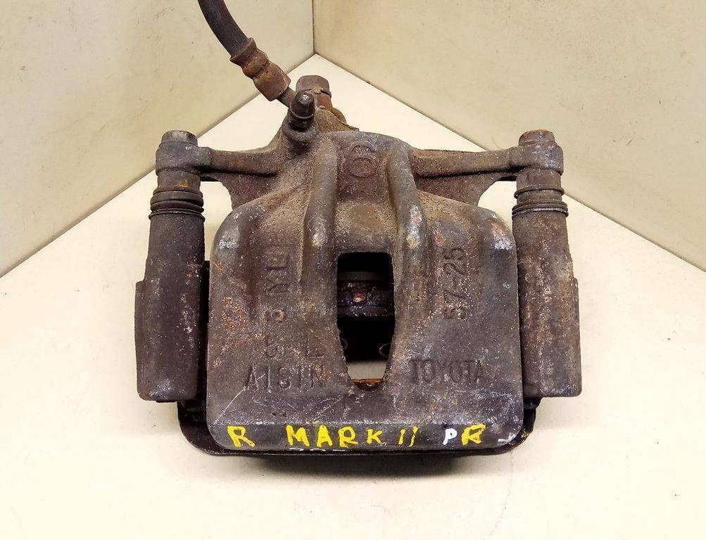 скоба суппорта Toyota Mark II 7 поколение X90 1994, 2.5 л., i, 1JZ-GE, бензин, АКПП, белый, седан, полный привод, правый руль - фото №1