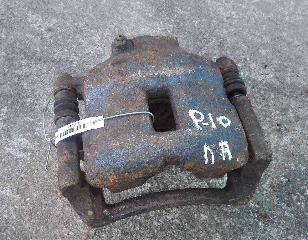 скоба суппорта Nissan Primera P10 1994 - фото №1