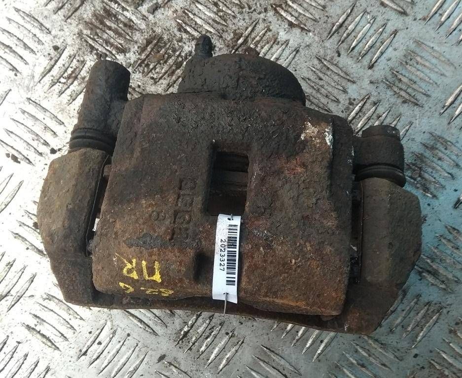 скоба суппорта Mazda 626 GE 1991, 2.0 л., i, бензин, АКПП, седан, передний привод, GA5R-33-28X - фото №1