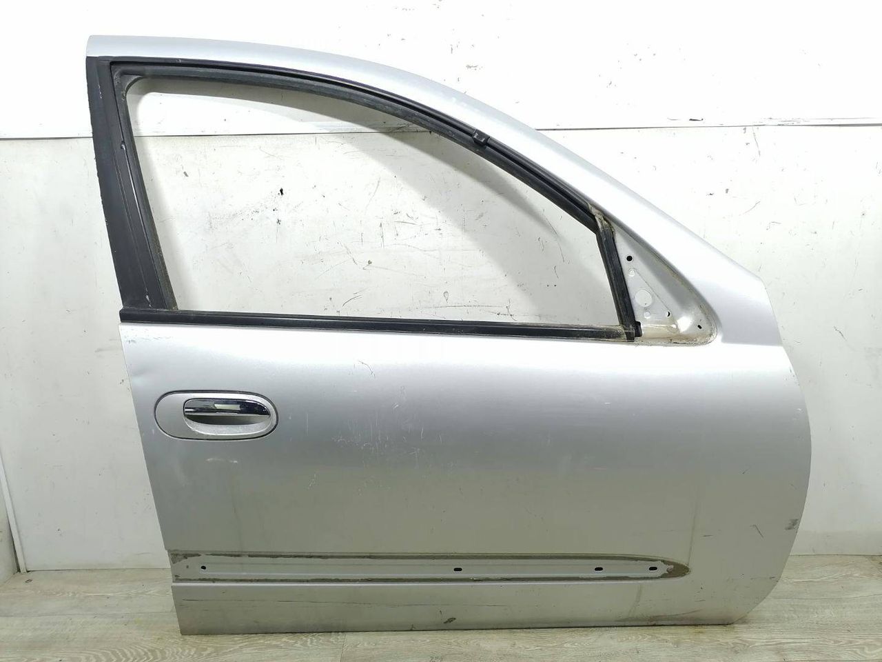 дверь передняя правая Nissan Almera N16 2001, 1.8 л., i, QG18DE, бензин, МКПП, серебристый, хетчбэк 5 дв., передний привод, 801005M430, 801005M431, 801005M432 - фото №1