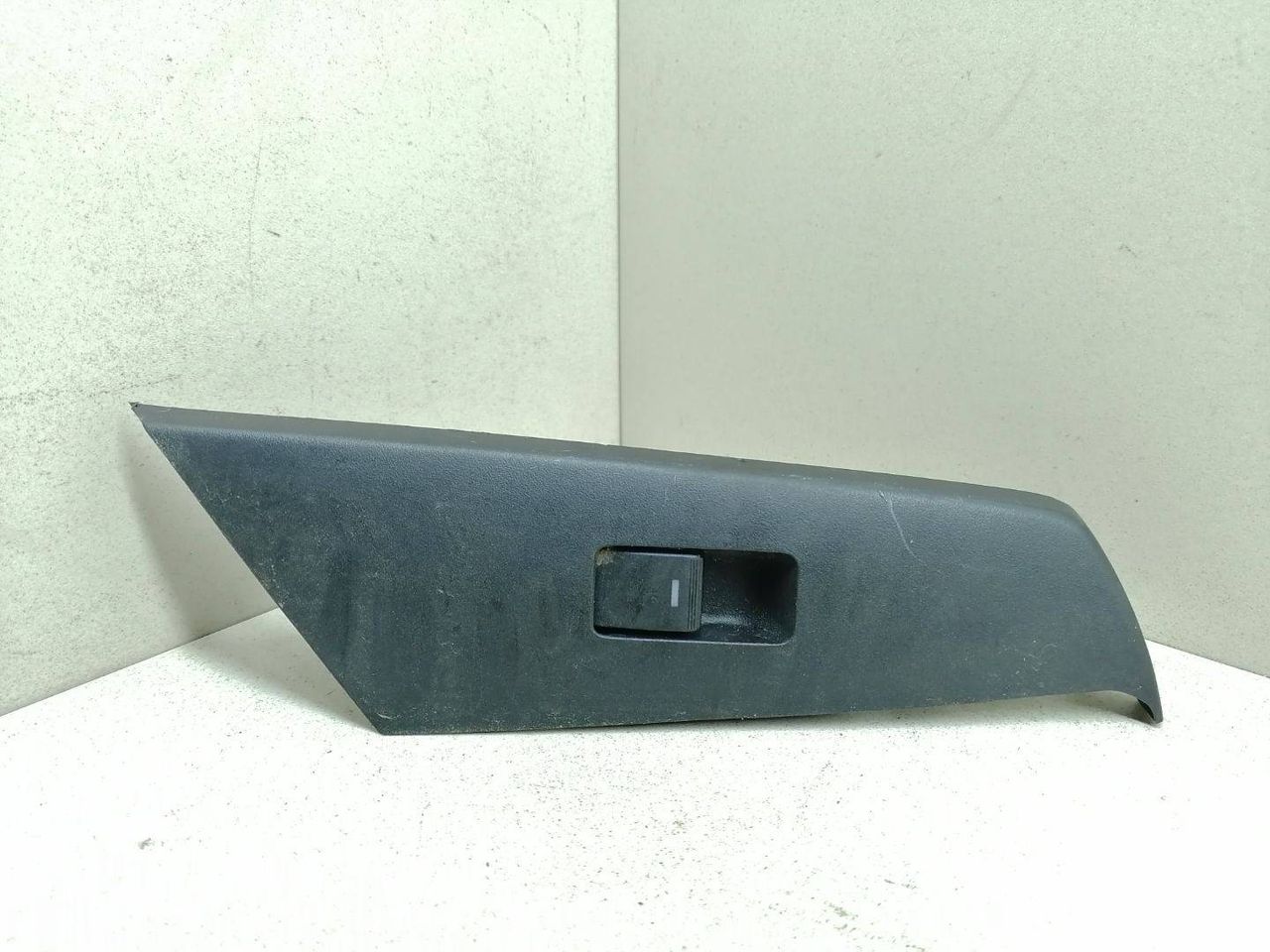 кнопка стеклоподъемника двери задней Mazda 3 BL 2009, 2.0 л., i, бензин, 5МКПП, чёрный, хетчбэк 5 дв., передний привод, 5AA709EA03 - фото №1