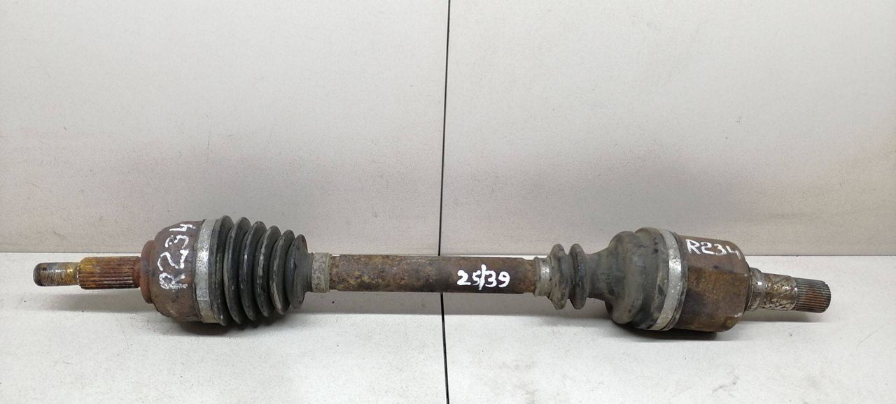 полуось передняя левая (приводной вал, ШРУС) Renault Scenic 2 поколение JM0G 2003, 1.9 л., DCi, F9Q 812, дизель, 6МКПП, бордовый, минивэн, 8200198016, 7711135420 - фото №1