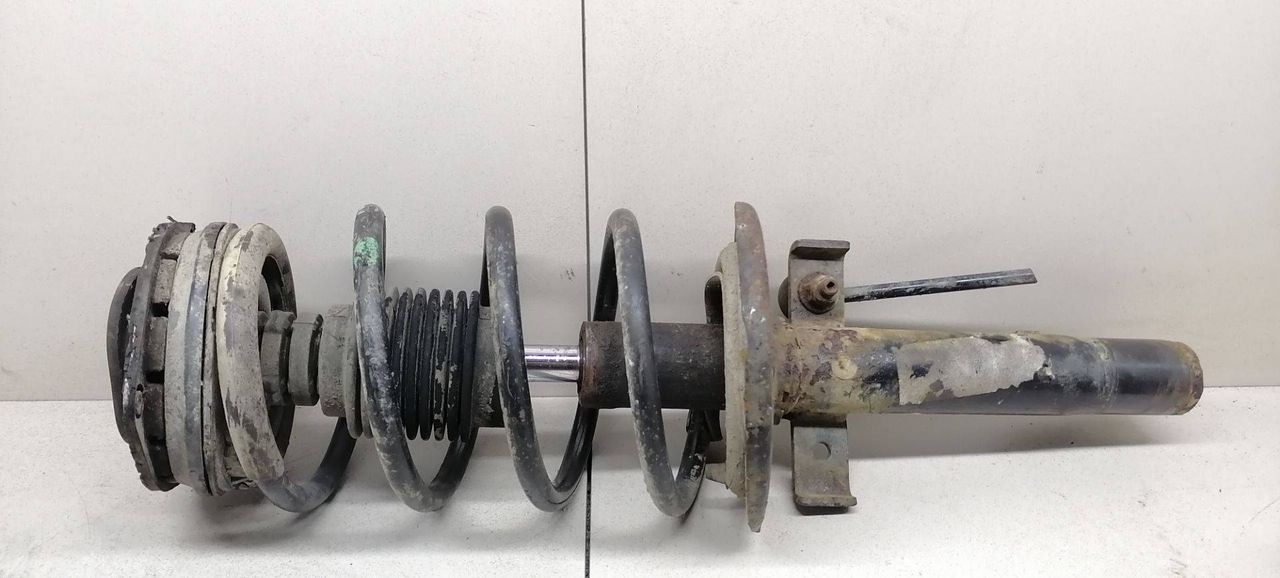 опора амортизатора верхняя (чашка) Renault Scenic 2 поколение JM0G 2003, 1.9 л., DCi, F9Q 812, дизель, 6МКПП, бордовый, минивэн, 8200222463, 7701208891 - фото №1