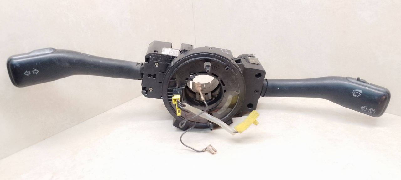 переключатель подрулевой (стрекоза) Volkswagen Golf 4 поколение 2004, 8LO953513G, 1J0959853, SWFHLS103, D0TSAEQB96 - фото №1