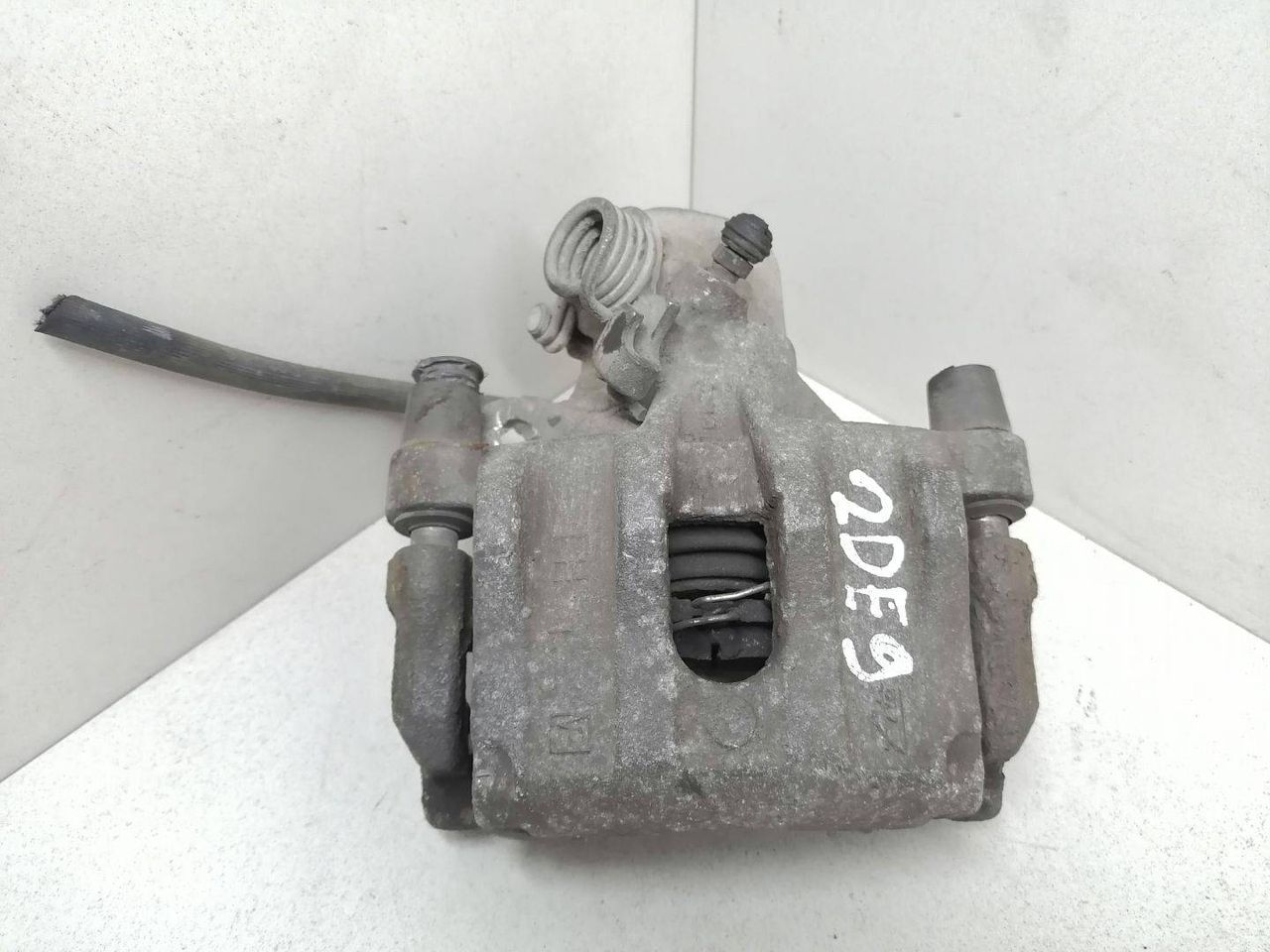 суппорт задний левый Ford Focus 2 поколение 2006, 1.6 л., i, HXDA, бензин, 5МКПП, серебристый, универсал, передний привод, ATE, 2080516 - фото №1