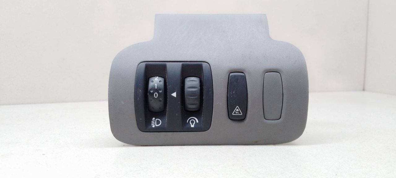кнопка корректора фар Renault Scenic 2 поколение JM0G 2003, 1.9 л., DCi, F9Q 812, дизель, 6МКПП, бордовый, минивэн, 8200140985GC, 8200140984AM - фото №1