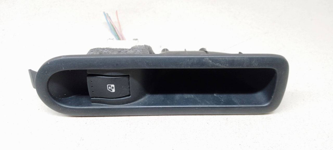 кнопка стеклоподъемника двери задней Renault Scenic 2 поколение JM0G 2003, 1.9 л., DCi, F9Q 812, дизель, 6МКПП, бордовый, минивэн, 156013870, 21980 - фото №1