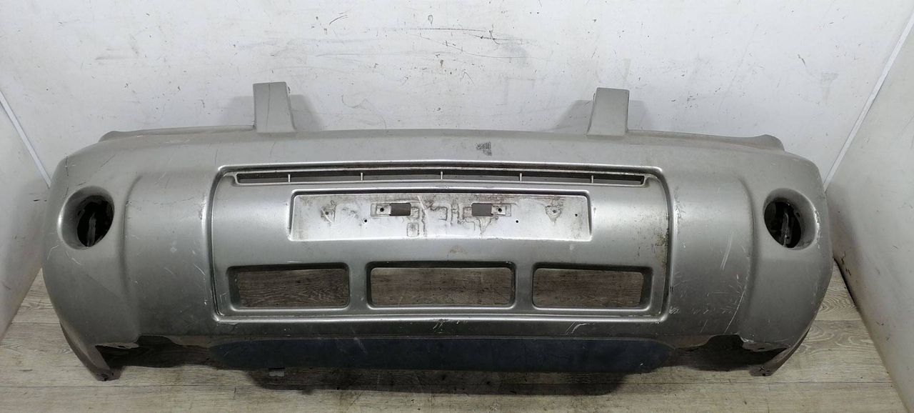 бампер передний Nissan X-Trail T30 2004, 2.2 л., DCi, YD22ETI, дизель, 6МКПП, серебристый, внедорожник 5 дв., полный подключаемый привод, 620228H725, 62022EQ025 - фото №1
