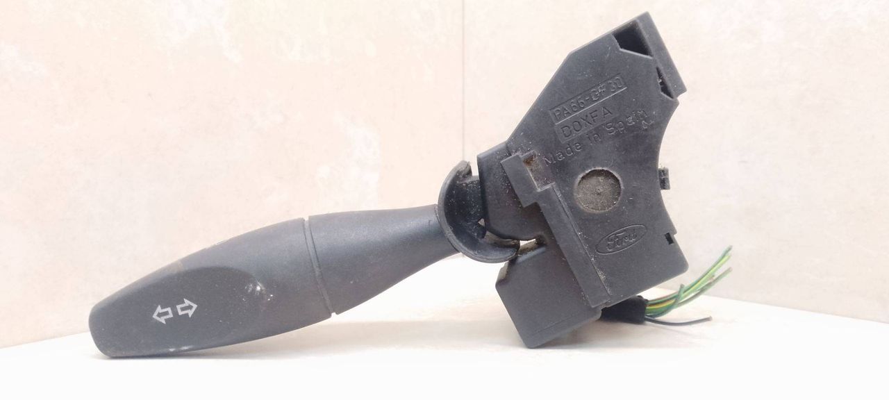 переключатель поворотов Ford Mondeo 3 поколение 2001, 2.0 л., дизель, PA66-GF30, 98AG13335AG - фото №1