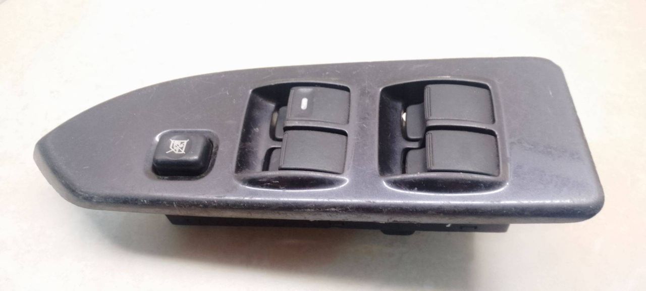 кнопка стеклоподъемника двери передней правой Mitsubishi Colt 6 поколение (Z20/Z30) 2005, MR587786, C8D-D362M, 2043D1 - фото №1