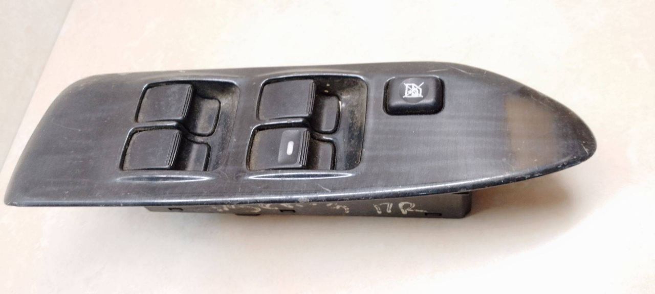 кнопка стеклоподъемника двери передней правой Mitsubishi Lancer 8 поколение 2002, MN151054XAX2, MN141297, C8D-D268M - фото №1
