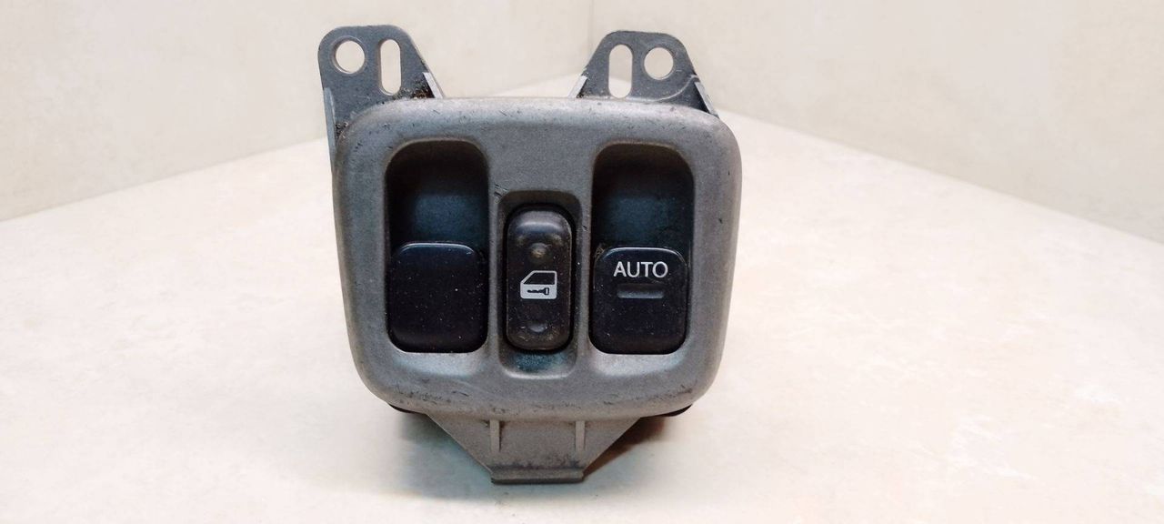 кнопка стеклоподъемника двери передней правой Toyota Celica 7 поколение (T230) 2002, R517012, R517013, 84802-20330 - фото №1