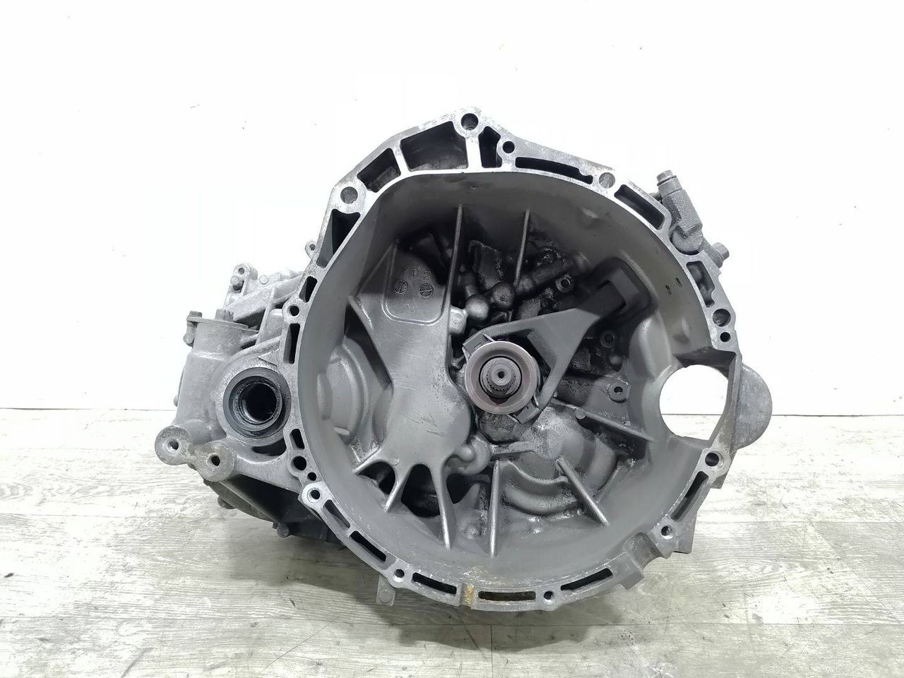 КПП механическая (МКПП) Nissan X-Trail T30 2004, 2.2 л., DCi, YD22ETI, дизель, 6МКПП, серебристый, внедорожник 5 дв., полный подключаемый привод, 8H5 - фото №1