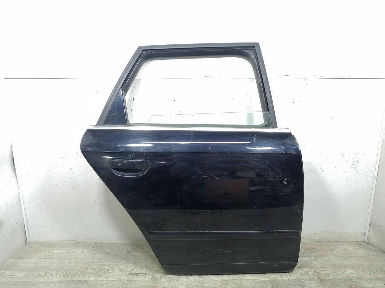 дверь задняя правая Audi A4 B7 2006, 2.0 л., BLB, дизель, 6МКПП, серый, универсал, передний привод, 8E0833052J - фото №1