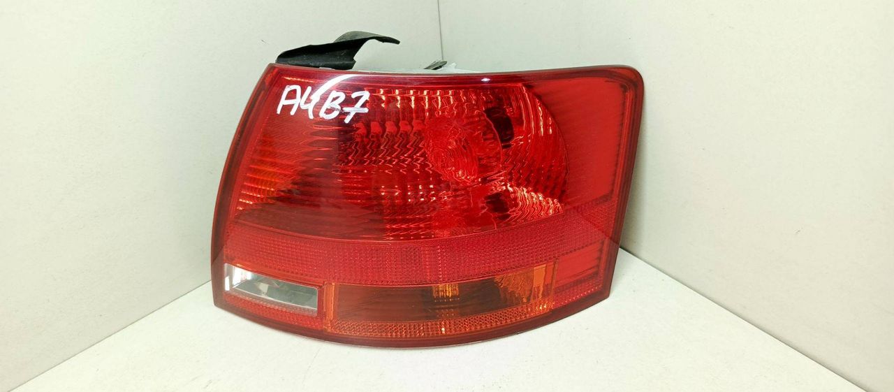фонарь задний правый Audi A4 B7 2006, 2.0 л., BLB, дизель, 6МКПП, серый, универсал, передний привод, 484062R, 8E9945096E - фото №1