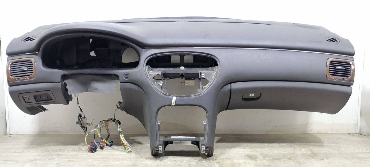 панель передняя салона (торпедо) Peugeot 607 1 поколение 2002, 2.2 л., 4HX (DW12TED4/FAP), дизель, МКПП, седан, передний привод, 1842780016, 1843669000 - фото №1