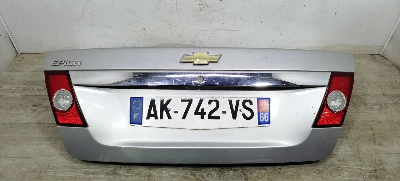 крышка багажника (дверь 3-5) Chevrolet Epica 2 поколение 2008, 2.0 л., i, бензин, серебристый, седан, передний привод, 96434728, 96434727, 96636359 - фото №1