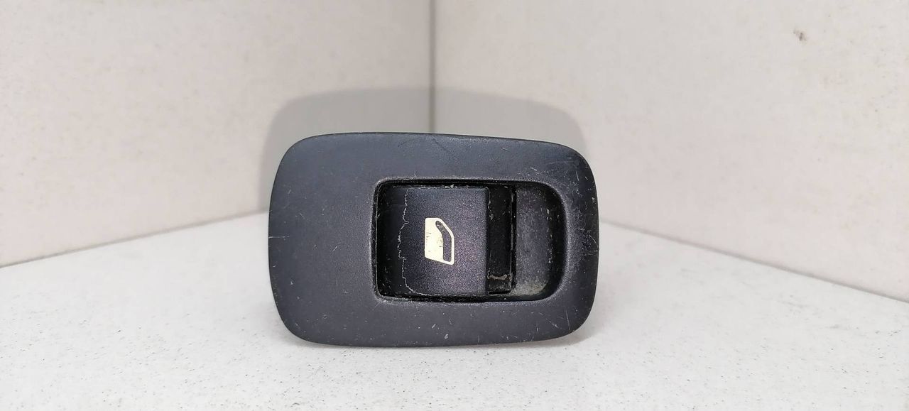 кнопка стеклоподъемника двери задней Citroen C4 Grand Picasso 1 поколение 2007, 1.6 л., HDi, 9HZ (DV6TED4), дизель, 5МКПП, минивэн, передний привод, 96639378ZD - фото №1