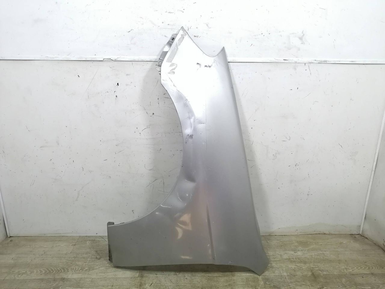крыло переднее левое Chevrolet Epica 2 поколение 2008, 2.0 л., i, бензин, серебристый, седан, передний привод, 96636326 - фото №1
