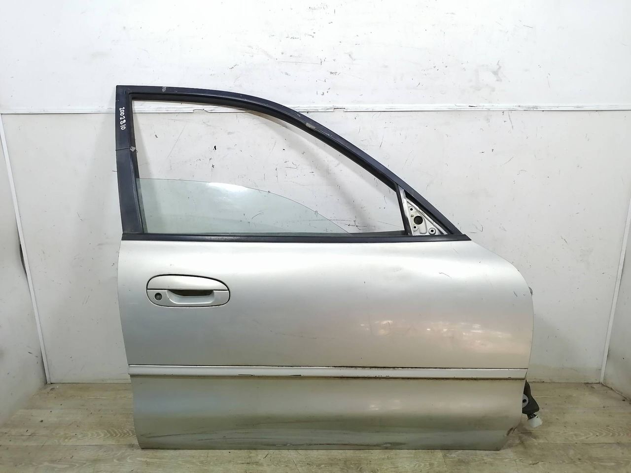 дверь передняя правая Mitsubishi Galant 7 поколение 1995, серый - фото №1