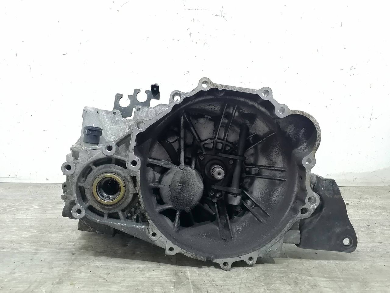 КПП механическая (МКПП) Kia Carens 2 поколение FJ 2006, 2.0 л., CRDi, дизель, 5МКПП, чёрный, минивэн, передний привод, L5R, 354210 - фото №1