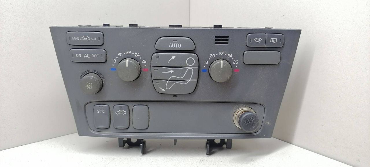 блок управления печки / климат-контроля Volvo V70 2 поколение 2002, 2.4 л., D 5244 T, дизель, МКПП, серебристый, универсал, передний привод, 8651242, M647BB0, 01W46E, VOLVO - фото №1