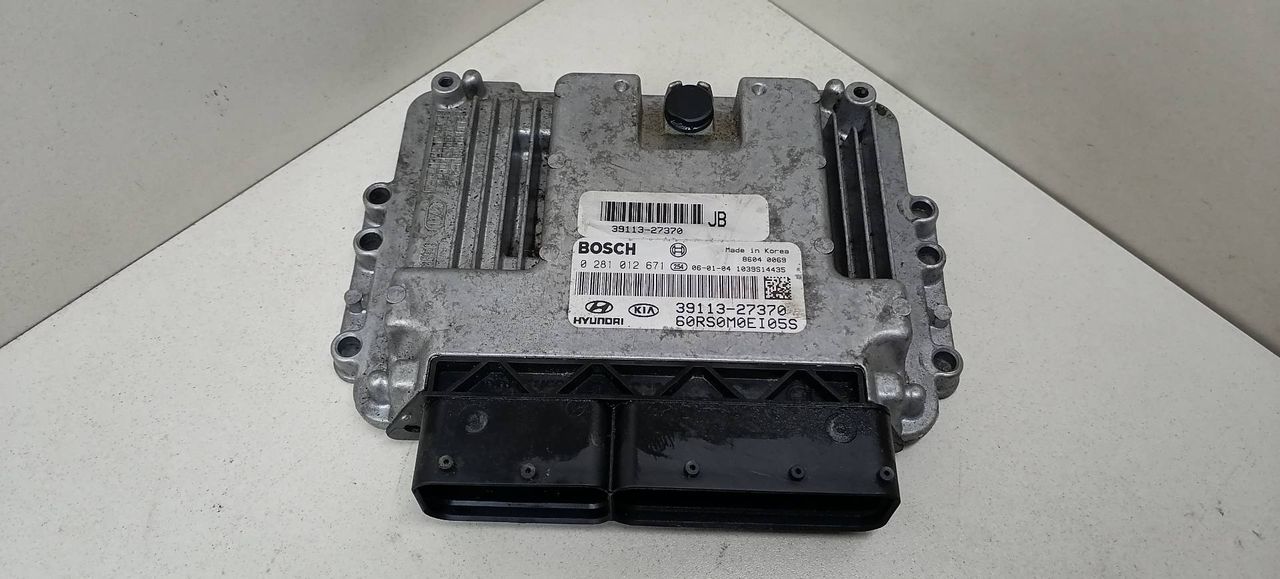 блок управления двигателем Kia Carens 2 поколение FJ 2006, 2.0 л., CRDi, дизель, 5МКПП, чёрный, минивэн, передний привод, 0281012671, 39113-27370 - фото №1