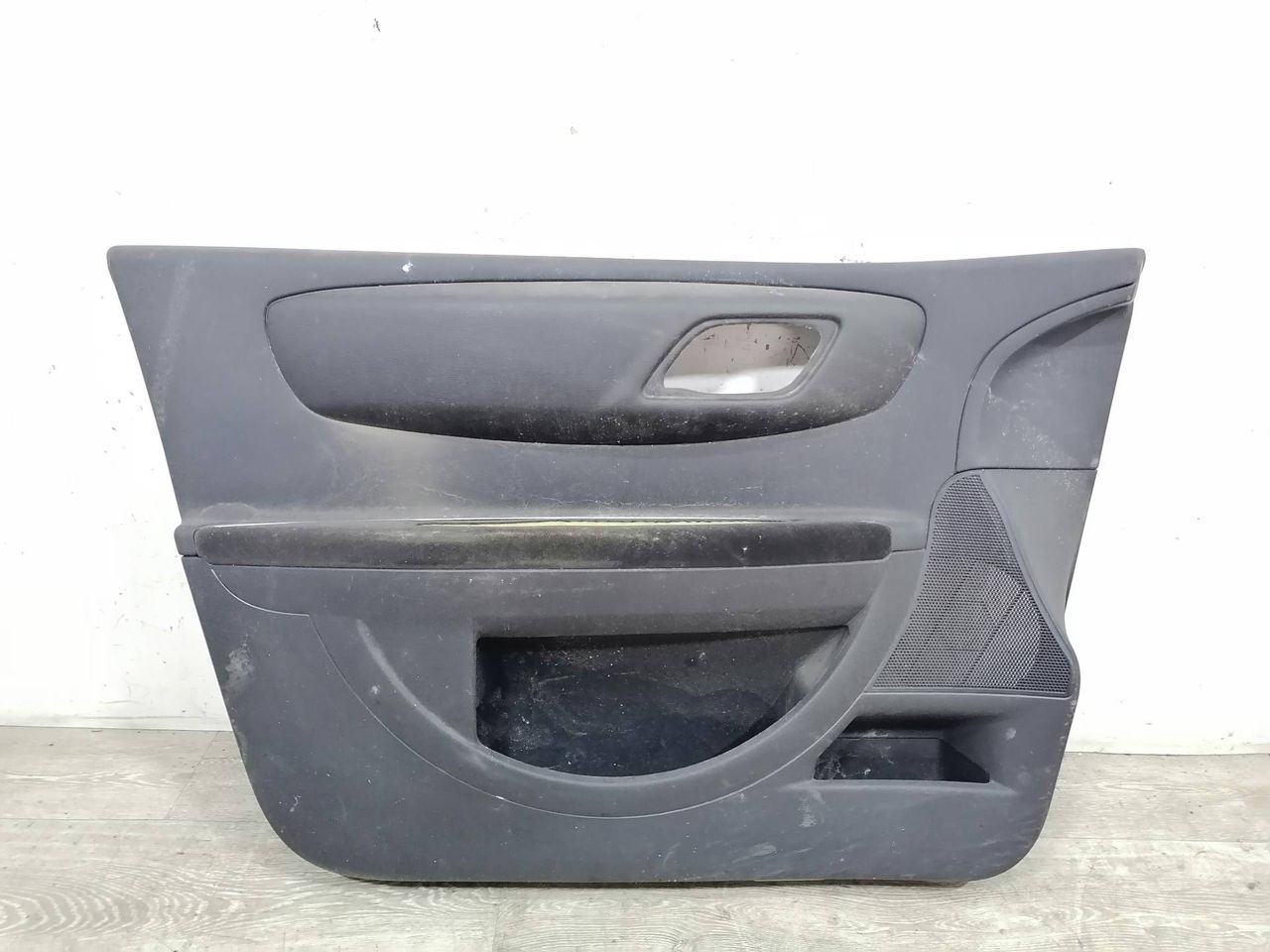 обшивка двери передняя левая Citroen C4 1 поколение 2006, 1.6 л., i, бензин, АКПП, золотистый, хетчбэк 5 дв., передний привод, 96523586XT - фото №1