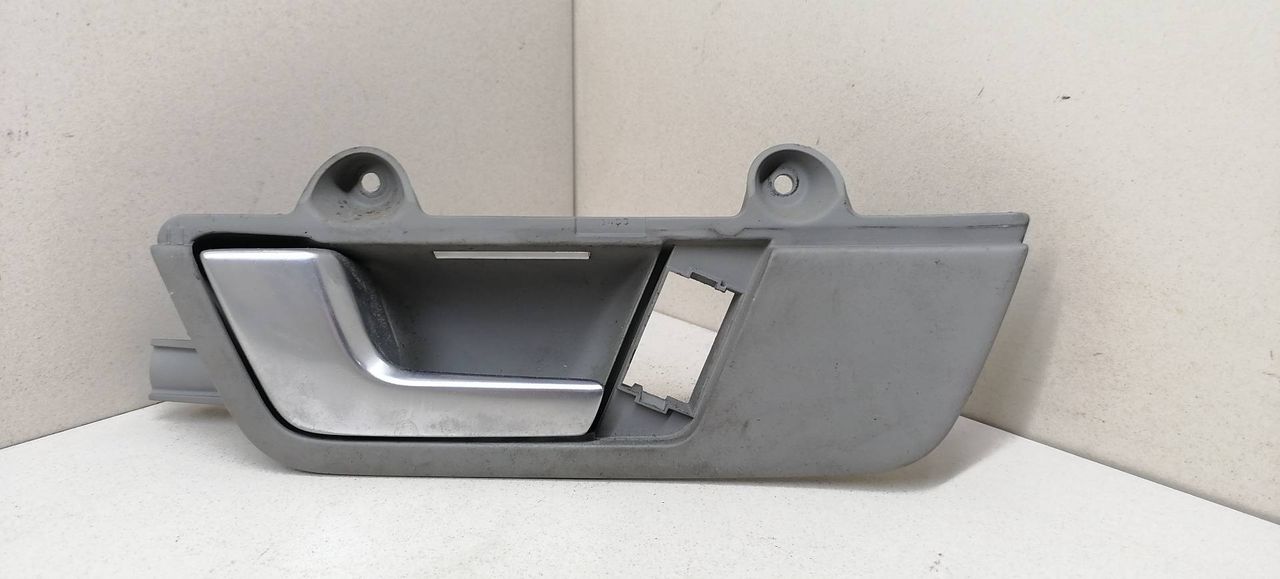 ручка внутренняя передняя левая Audi A4 B7 2006, 2.0 л., BLB, дизель, 6МКПП, серый, универсал, передний привод, 8E1837019G - фото №1