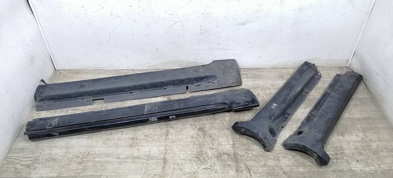 накладка на порог Volvo S60 1 поколение 2001, 2.4 л., B 5244 T3, бензин, АКПП, черный, седан, передний привод, 39896399, 39992452, 9178232, 9178231 - фото №1