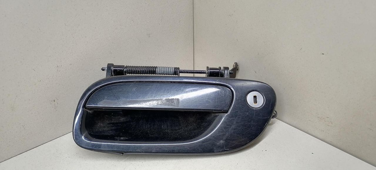 ручка наружная Volvo S60 1 поколение 2001, 2.4 л., B 5244 T3, бензин, АКПП, черный, седан, передний привод, 9187665, 30634467 - фото №1