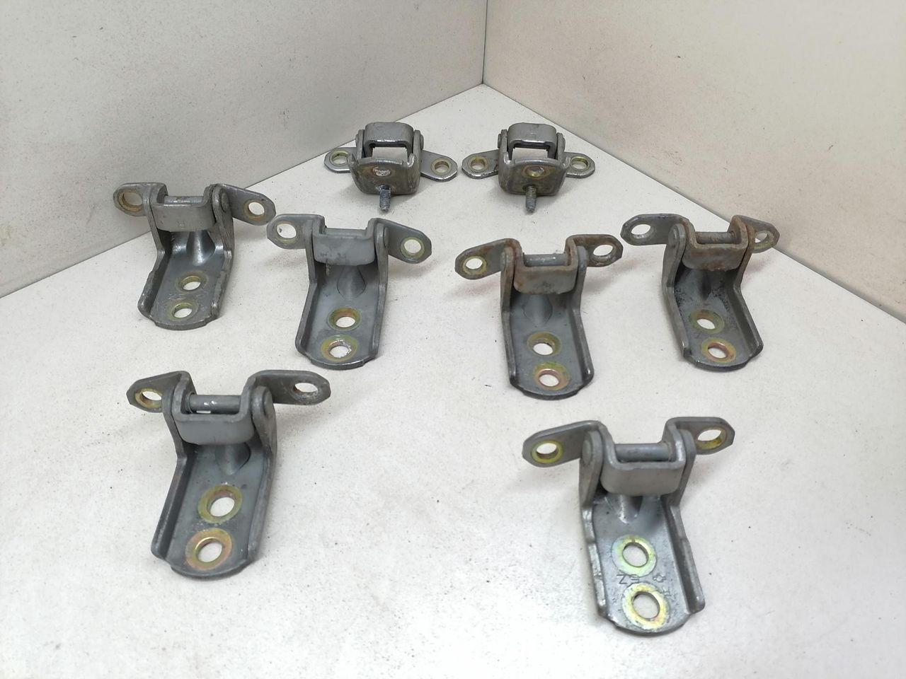 петля двери Nissan X-Trail T30 2004, 2.2 л., DCi, YD22ETI, дизель, 6МКПП, серебристый, внедорожник 5 дв., полный подключаемый привод, 824008H70A, 824018H700, 804008H700, 804008H70A, 824018H70A, 824204P00A - фото №1