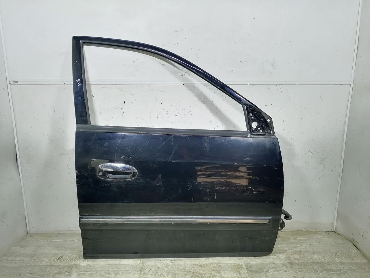 дверь передняя правая Kia Carens 2 поколение FJ 2006, 2.0 л., CRDi, дизель, 5МКПП, чёрный, минивэн, передний привод, 0K2JA58020 - фото №1