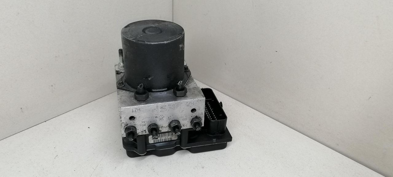 блок ABS Audi A4 B7 2006, 2.0 л., BLB, дизель, 6МКПП, серый, универсал, передний привод, 8E0910517D, 8E0614517AK, 0265234336, 551L5011105, 0265950474, 59108Q1222 - фото №1