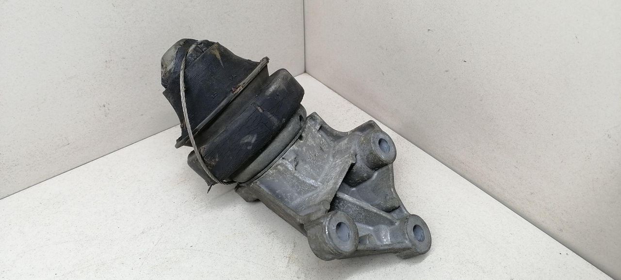 подушка крепления двигателя Volvo S60 1 поколение 2001, 2.4 л., B 5244 T3, бензин, АКПП, черный, седан, передний привод, 9161141 - фото №1