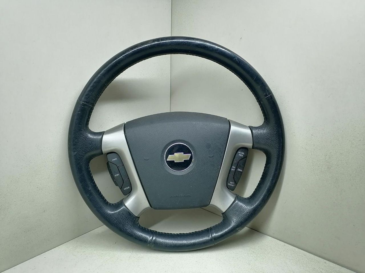 подушка безопасности водителя Chevrolet Epica 2 поколение 2008, 2.0 л., i, бензин, серебристый, седан, передний привод, 96863571 - фото №1