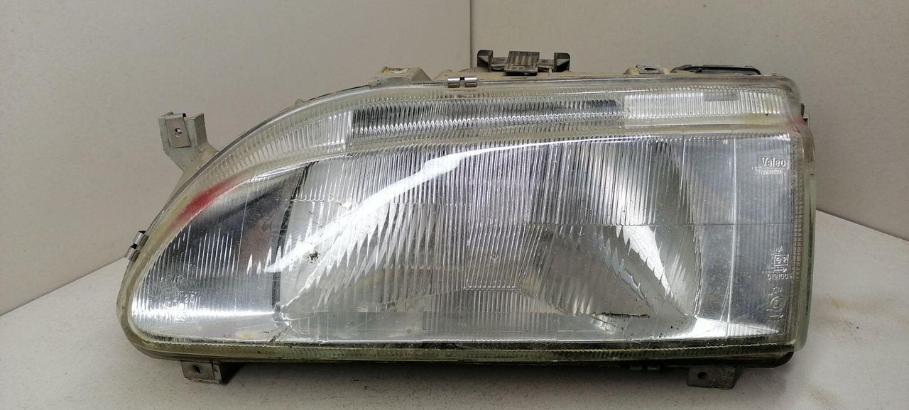 фара левая Renault 19 2 поколение B53B 1993, 1.8 л., бензин, 5МКПП, красный, хетчбэк 5 дв., передний привод, 7701036029 - фото №1