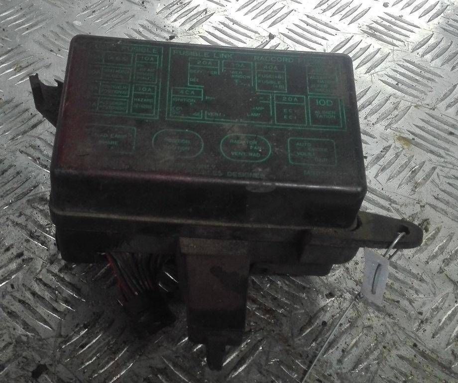 блок реле Mitsubishi Lancer 4 поколение C66A 1992, 1.6 л., i, 4G92 (SOHC 16V), бензин, 5МКПП, бордо, хетчбэк 5 дв., передний привод, NALICHNYI, BEZNALICHNYI, RASCHET - фото №1