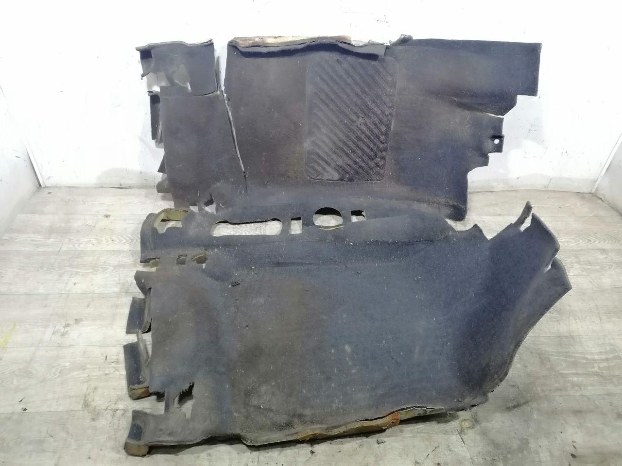 ковер салонный Opel Vectra B 1998, 1.6 л., i, X 16 XEL, бензин, 5МКПП, зеленый, универсал, передний привод - фото №1