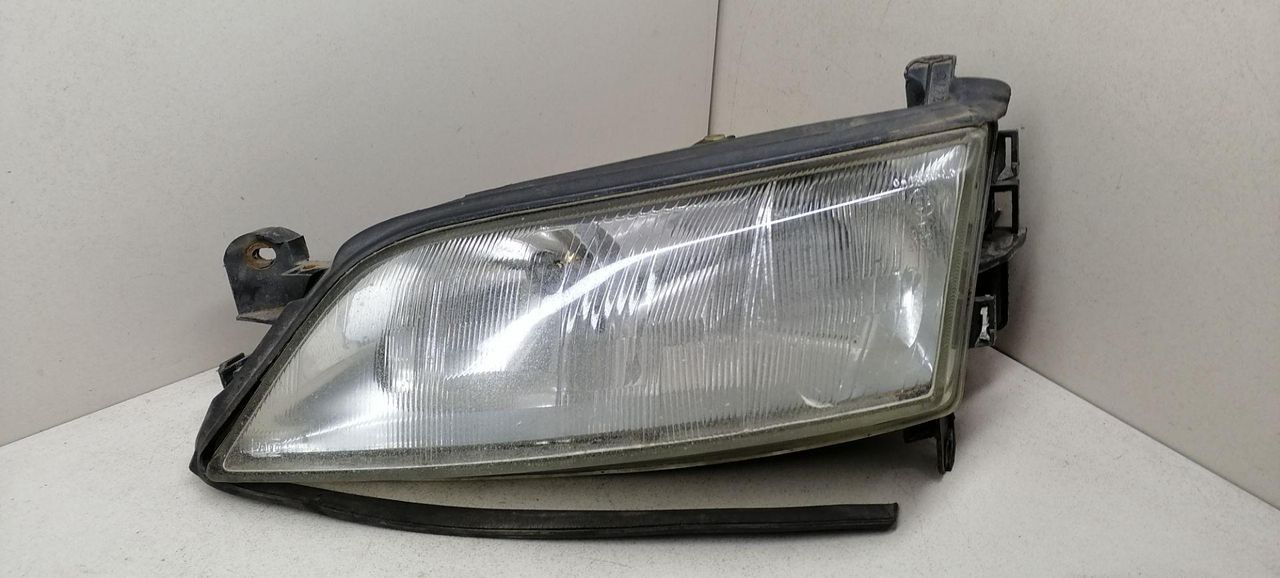 фара левая Opel Vectra B 1998, 1.6 л., i, X 16 XEL, бензин, 5МКПП, зеленый, универсал, передний привод, 88201726 - фото №1