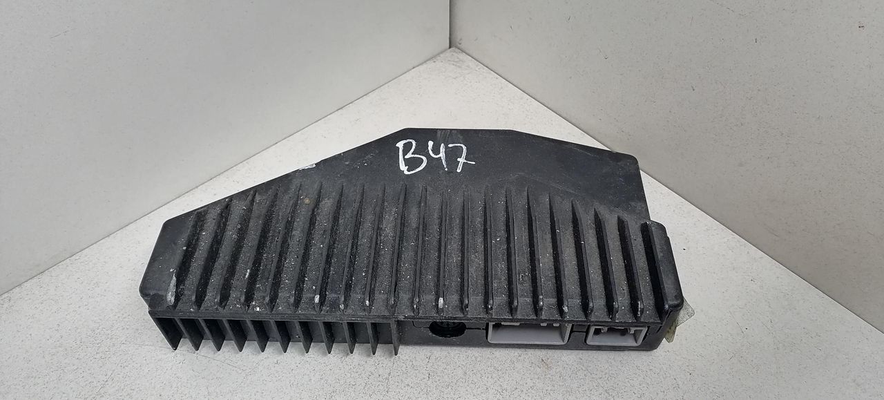 усилитель музыкальный Volvo S60 1 поколение 2001, 2.4 л., B 5244 T3, бензин, АКПП, черный, седан, передний привод, 8633972 - фото №1