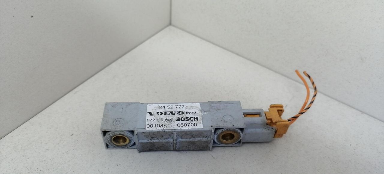 датчик удара Volvo S60 1 поколение 2001, 2.4 л., B 5244 T3, бензин, АКПП, черный, седан, передний привод, 9452777, 060700 - фото №1