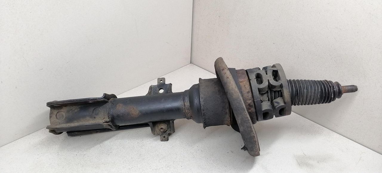 амортизатор передний правый Renault Laguna 1 поколение 1997, 2.2 л., DT, G8T 792, дизель, 5МКПП, синий, универсал, передний привод, 543026548R - фото №1