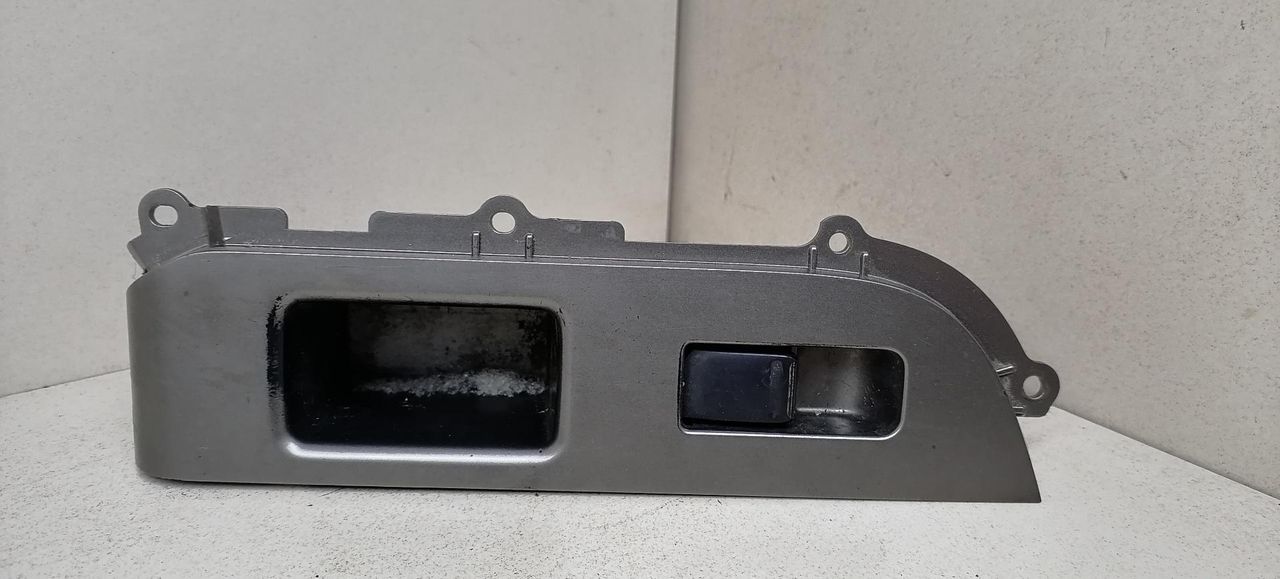 кнопка стеклоподъемника двери передней правой Nissan X-Trail T30 2004, 2.2 л., DCi, YD22ETI, дизель, 6МКПП, серебристый, внедорожник 5 дв., полный подключаемый привод, 254110V000 - фото №1