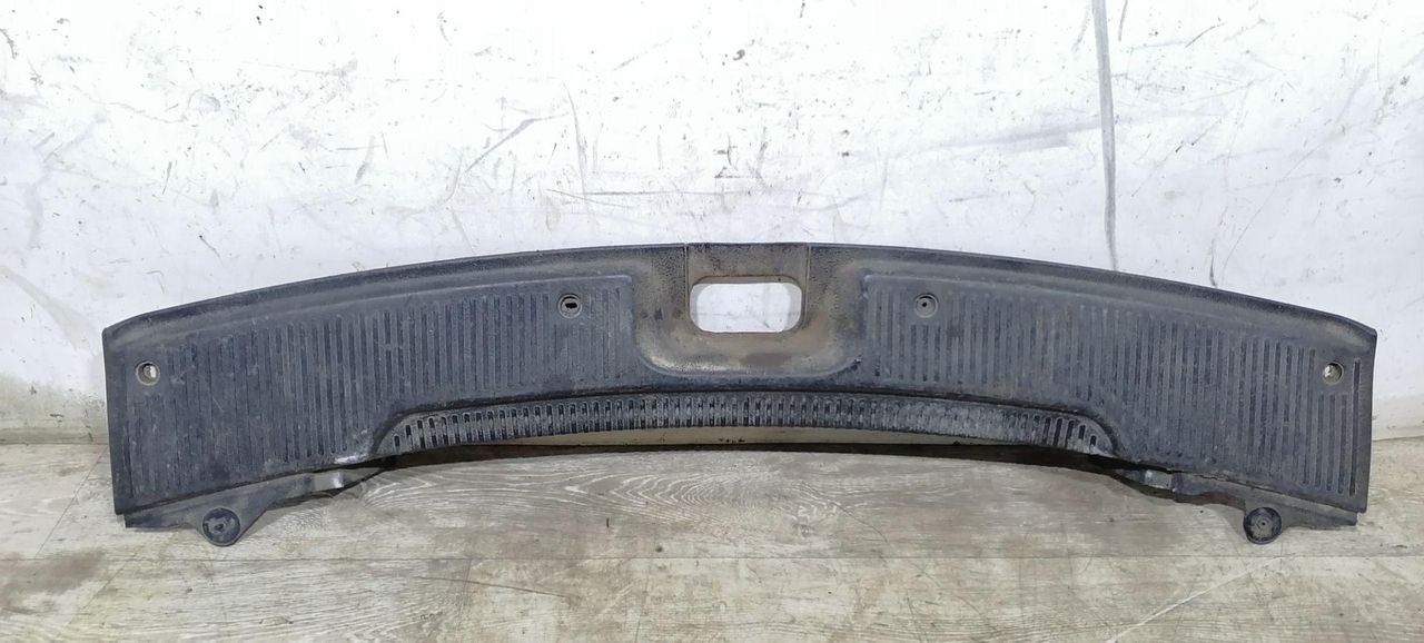 накладка внутренняя на заднюю панель кузова Renault Laguna 1 поколение 1997, 2.2 л., DT, G8T 792, дизель, 5МКПП, синий, универсал, передний привод, 7700838954 - фото №1