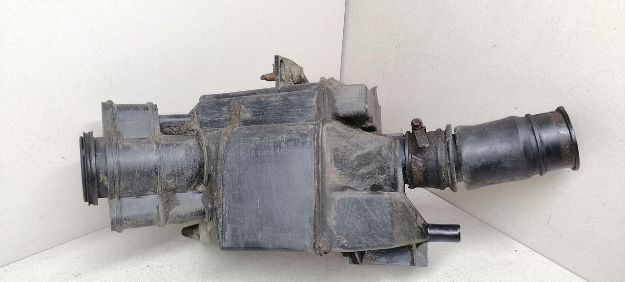 горловина топливного бака Renault Laguna 1 поколение 1997, 2.2 л., DT, G8T 792, дизель, 5МКПП, синий, универсал, передний привод, 7700827384, 7700841865, 7700841866, 7700841867, 7700417941, 7700417942, 7700417943, 7700420504 - фото №1
