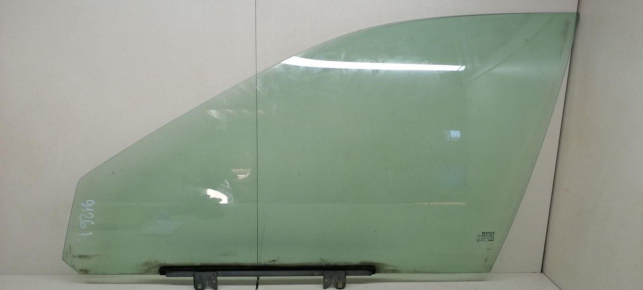 стекло двери передней левой Renault Laguna 1 поколение 1997, 2.2 л., DT, G8T 792, дизель, 5МКПП, синий, универсал, передний привод, 7701467574 - фото №1
