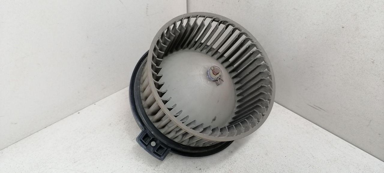 моторчик печки Mitsubishi Sigma 1 поколение 1994, 3.0 л., i, 6G72 (DOHC 24V), бензин, 5МКПП, серый металлик, седан, передний привод, 194000-0330